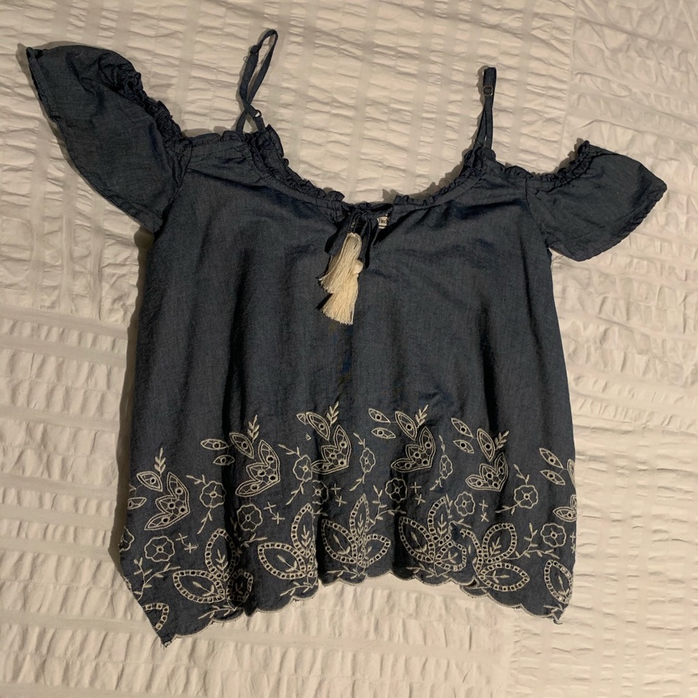 Off-the-shoulder top